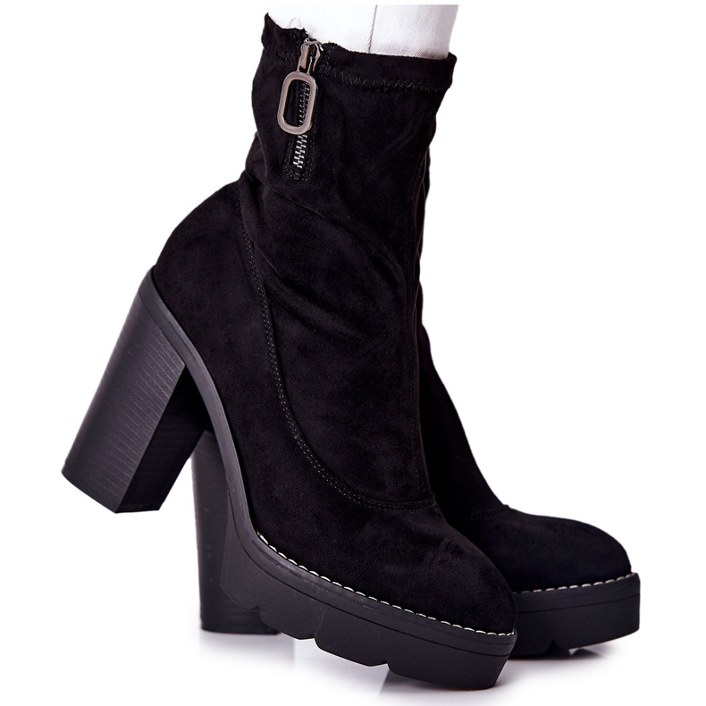 PG1 Mustat Marlevo -mokkanahkakengät postissa