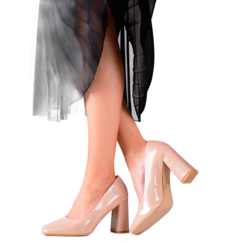 Bestelle Klassiset lakatut pumput beige