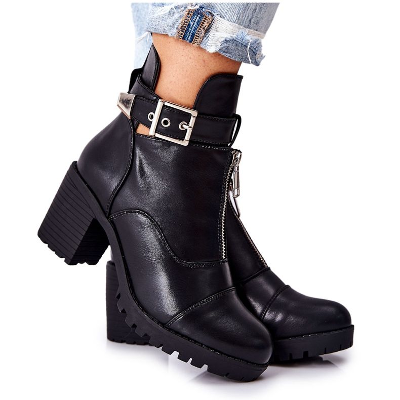 PG1 Mustat Clive-saappaat korkokengillä solki