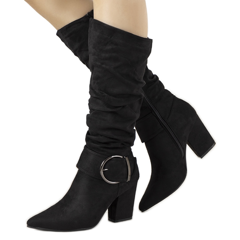 Mustat saappaat Berie-postissa