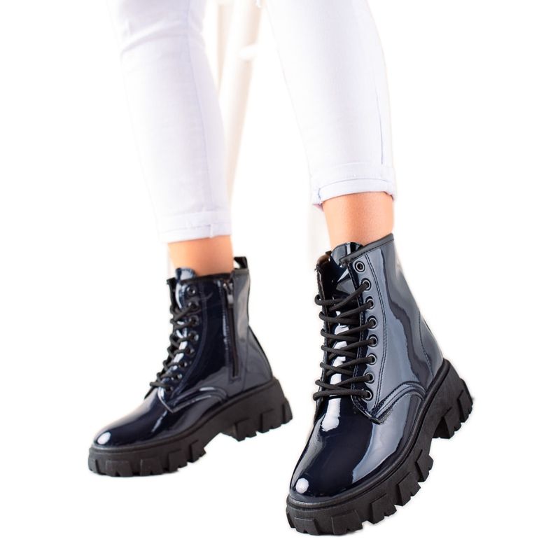 Sergio Todzi Tummansiniset ansoja laiturilla laivastonsininen