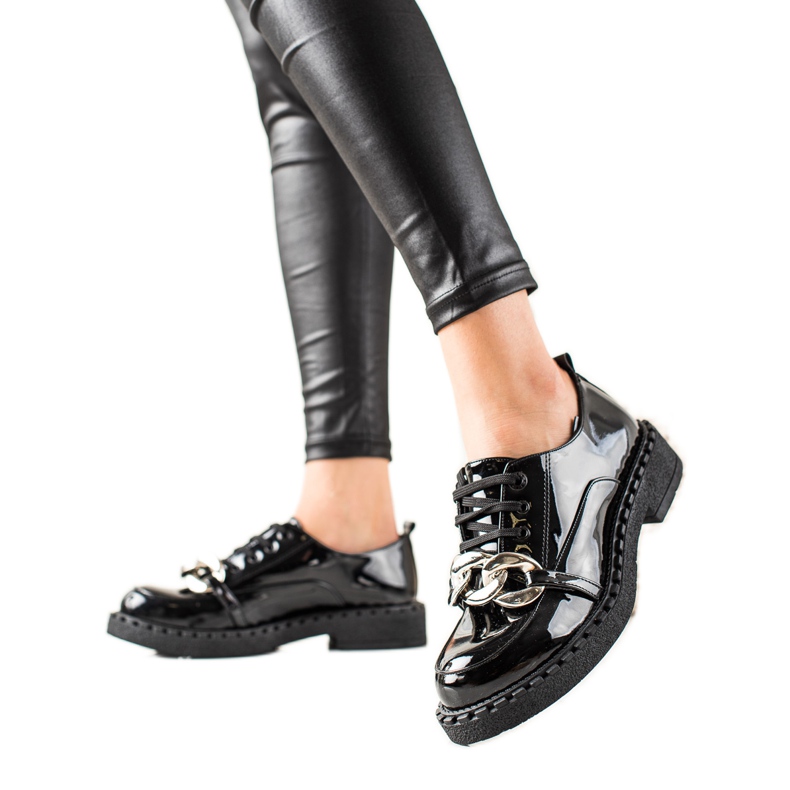 TRENDI Muodikkaat mustat kengät