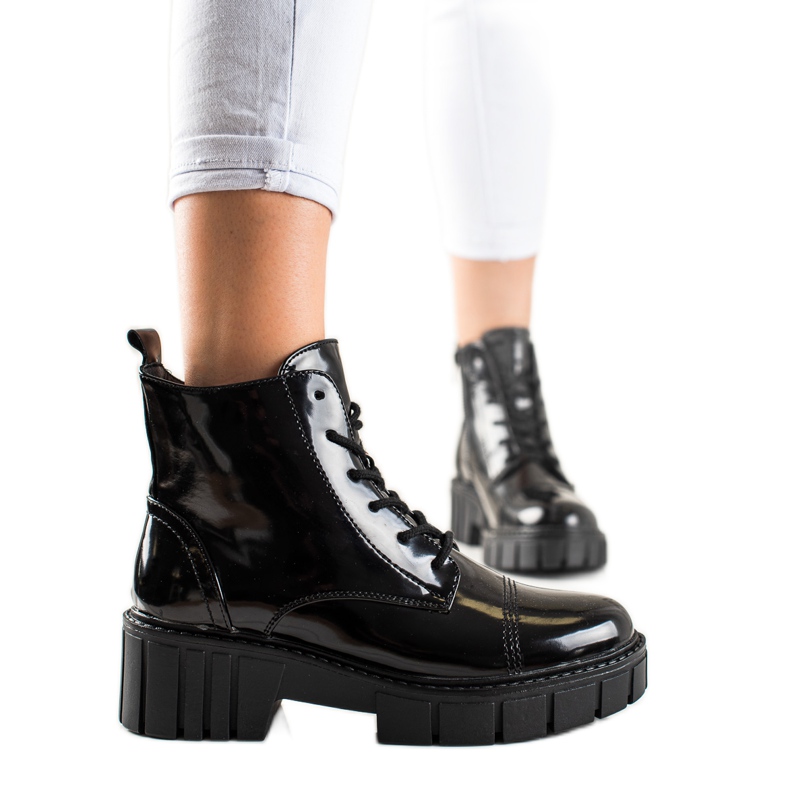 Goodin Klassiset Trapper-saappaat alustalla musta