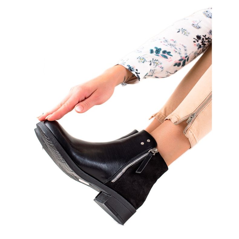 TRENDI Klassiset saappaat musta