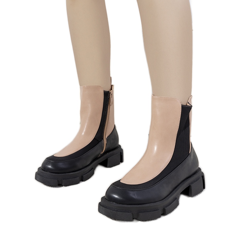 Mustat ja vaaleanpunaiset saappaat paksussa Lynne-pohjassa beige vaaleanpunainen