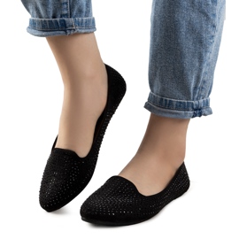 Mustat ballerinat, jotka on koristeltu Harriette-kuutiozirkonialla