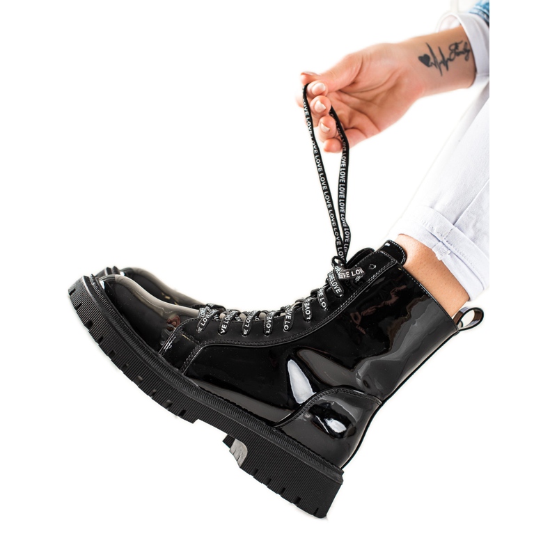 TRENDI Mustat nauhakengät