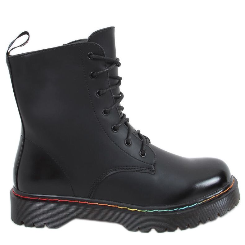 Martensiaki värillisellä Ohio Black -langalla musta