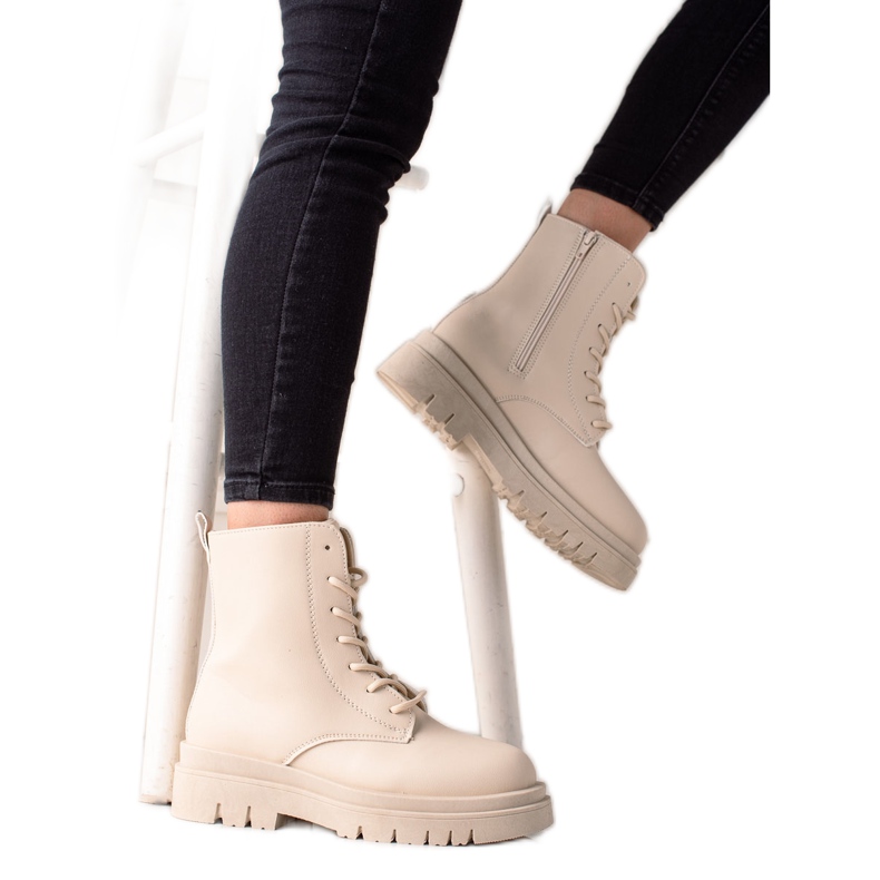 TRENDI Klassiset beige-annostimet alustalla