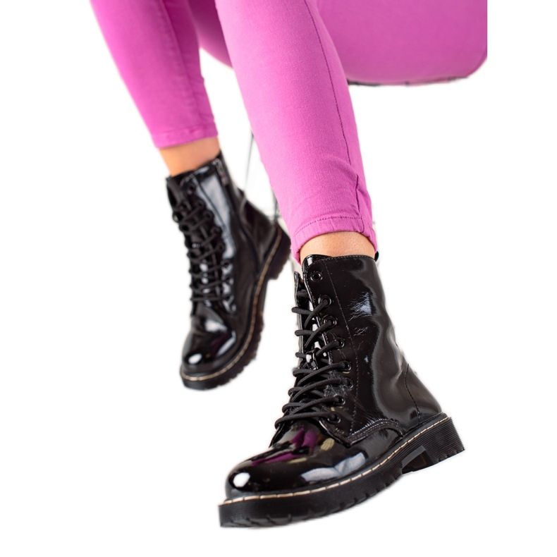 Small Swan Klassiset lakatut vaelluskengät musta