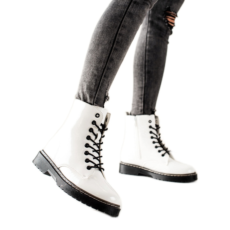 TRENDI Valkoiset eristetyt saappaat valkoinen