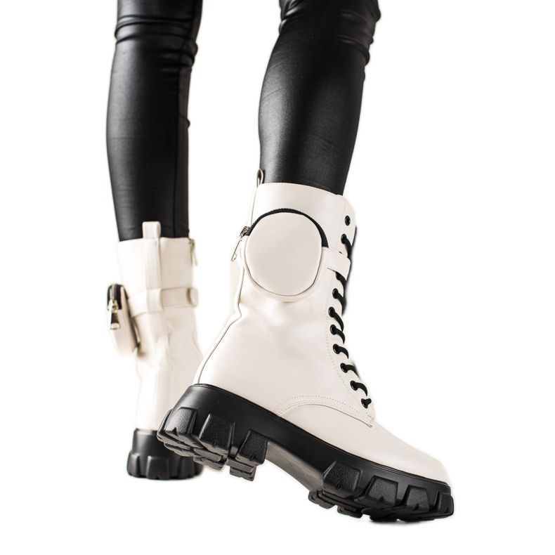 TRENDI Tyylikkäitä työntekijöitä beige