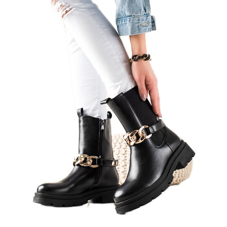 TRENDI Korkeat saappaat ketjulla musta