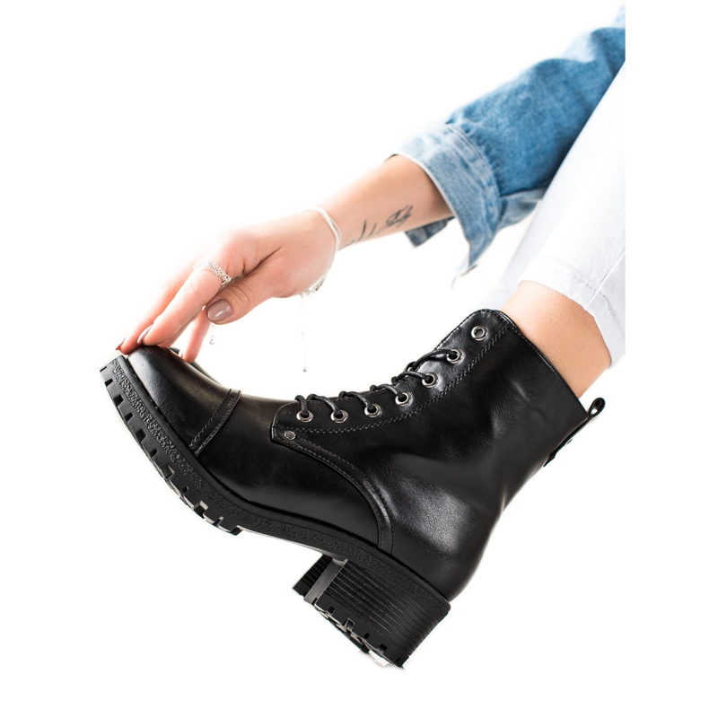 TRENDI Litteät kantapää saappaat musta