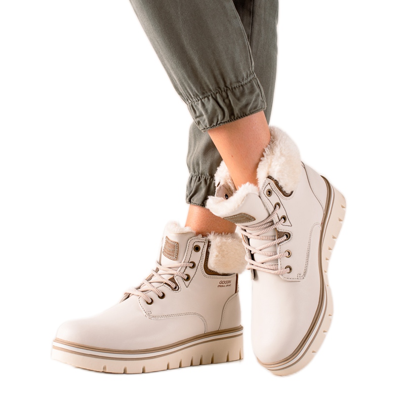 Goodin Trappers alustalla beige