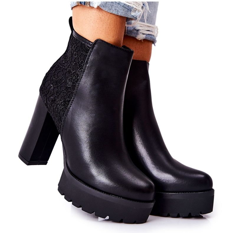 PS1 Korkeat nahkasaappaat mustassa Diomice-postissa