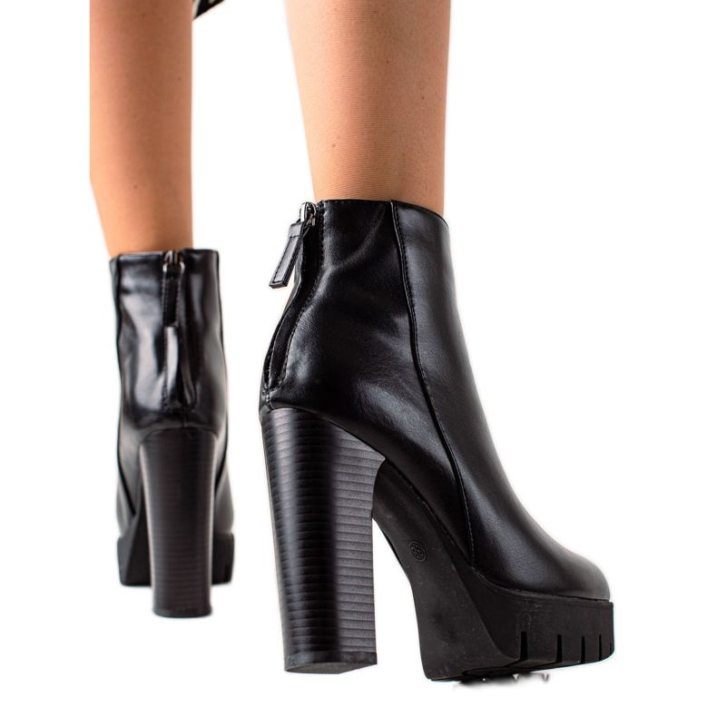 Camo Saappaat korkokengissä ja olkapäässä musta