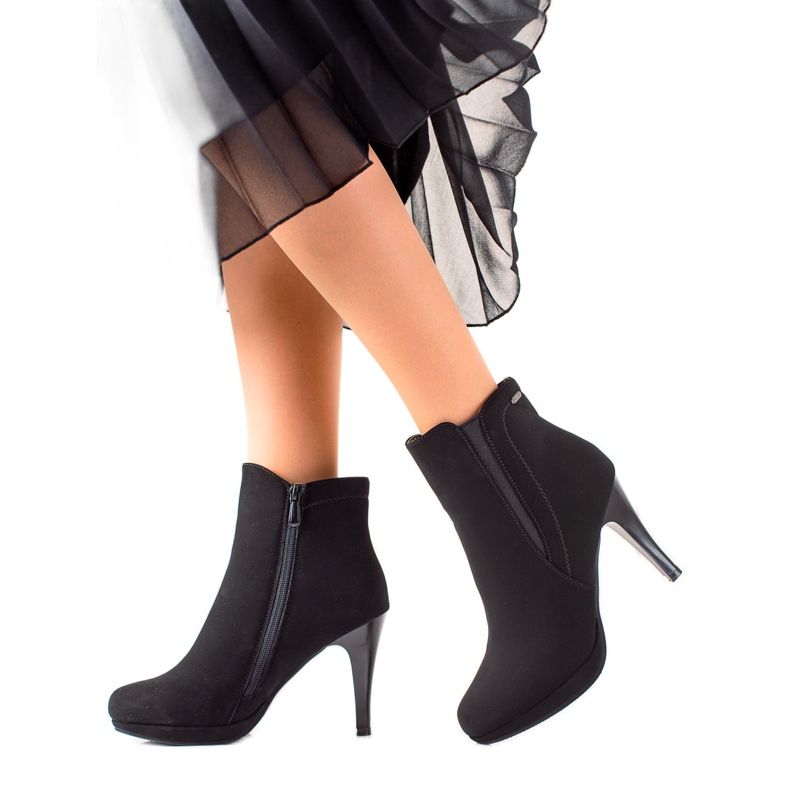 Camo Tyylikkäät saappaat korkealla korolla musta