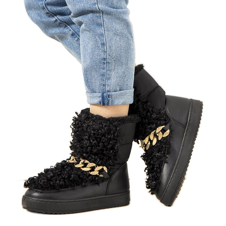 Montminan mustat turkissaappaat