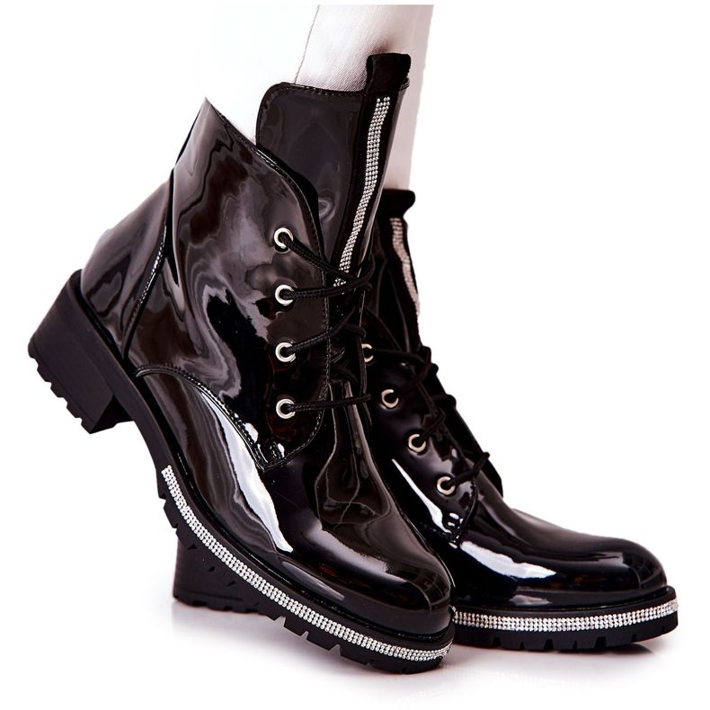 Lakatut mustat lämpimät saappaat Grecia