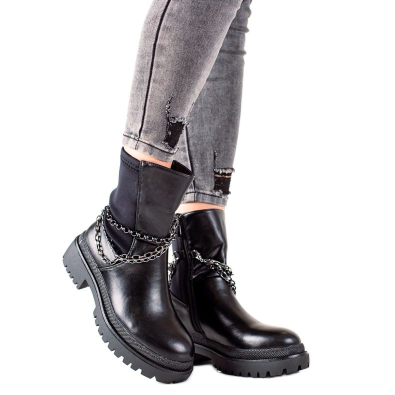 Gogo Eristetyt pussit ketjuilla musta