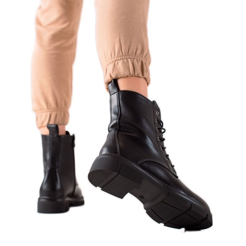 Ideal Shoes Classic Workers Trappers musta