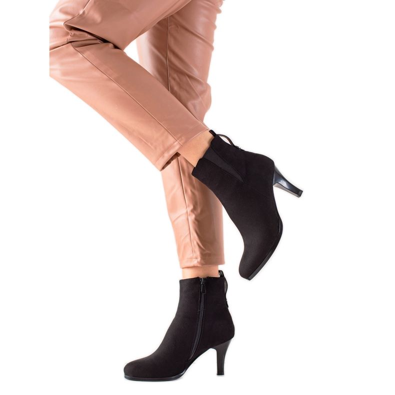 Gogo Lämpimät saappaat korkokenkiin musta