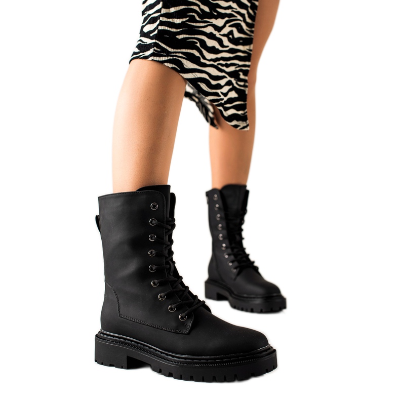 Erynn Classic Black Lace-up Workers musta