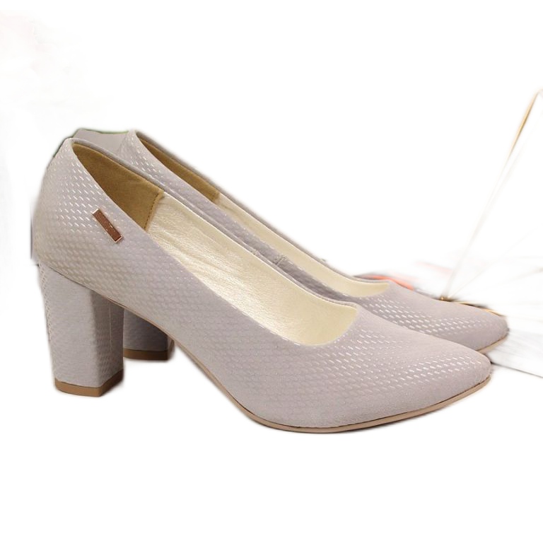 Pumput pylväässä Monique W AN866A harmaa