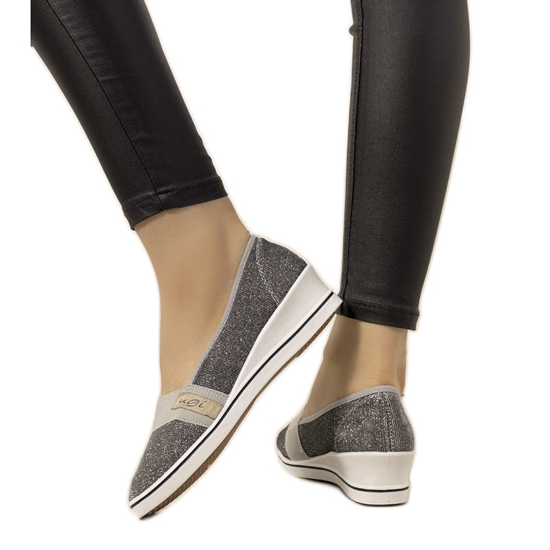 Burrisin harmaat kiilalenkkarit