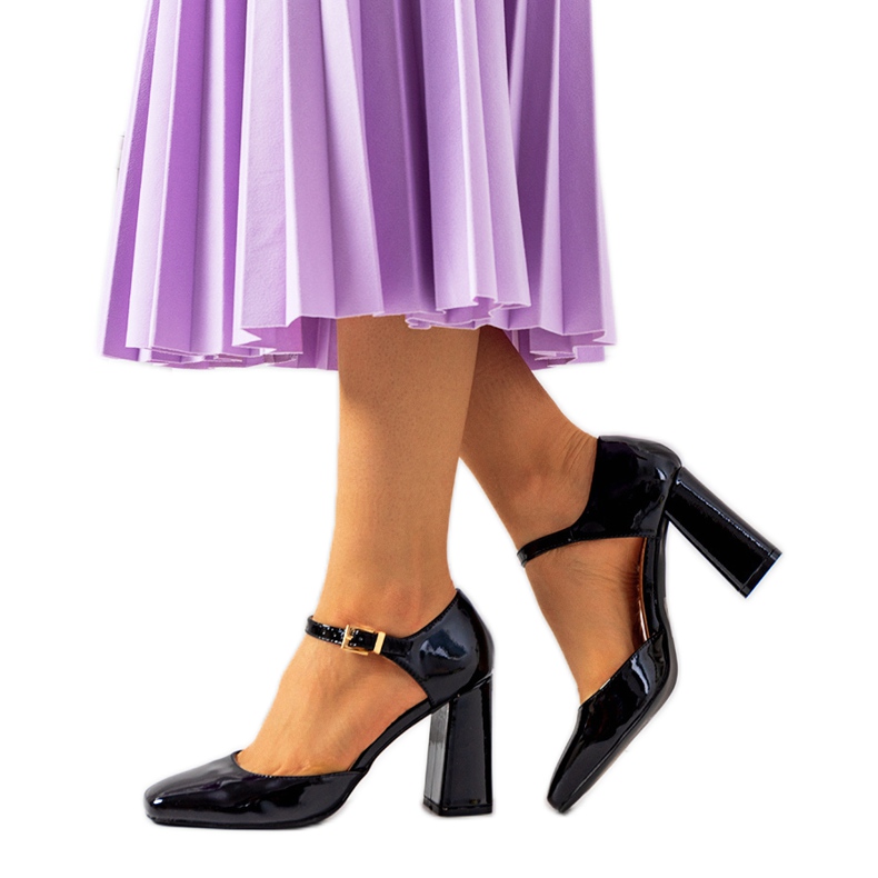 Mustat pumput Clementin pylväässä