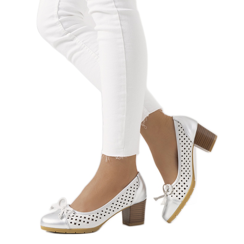 Pereira hopeiset harjakattoiset pumput hopea