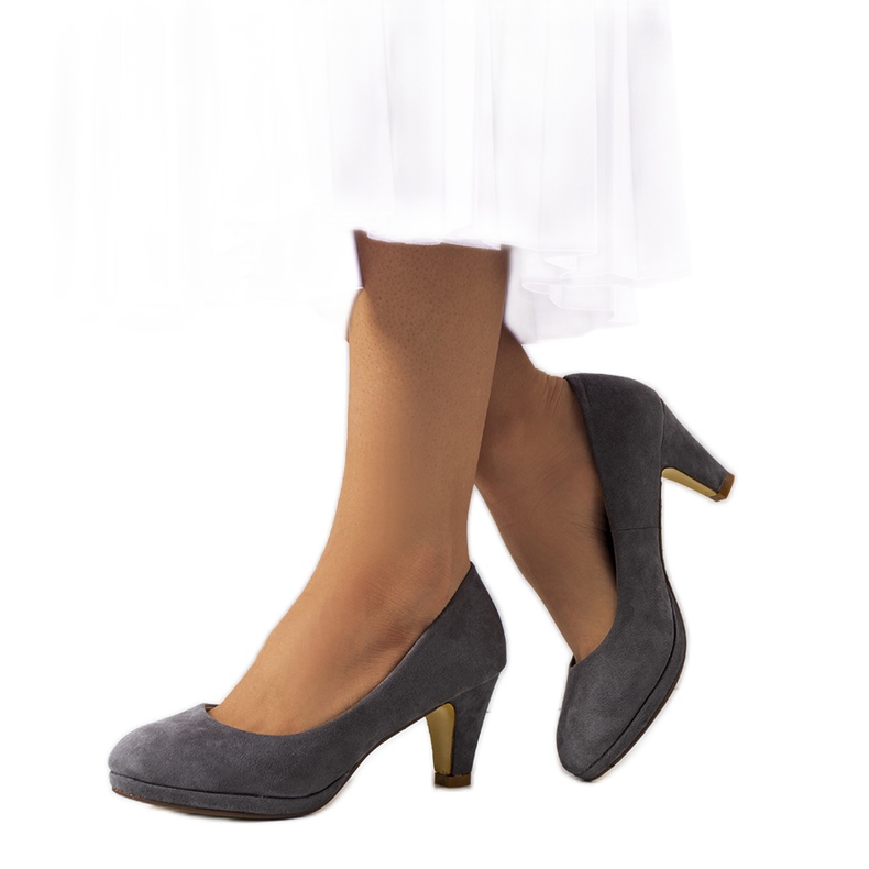 BM Harmaat pumput Vitorian kantapäässä