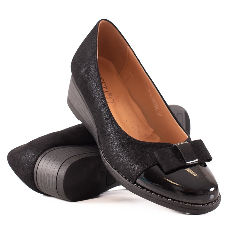 Pumput Vinceza-brokadilla musta