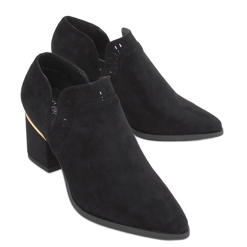 Aila Blackin korkokengät musta