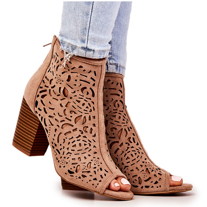 FB1 Harjakattoiset saappaat Postbeige Bretagnessa