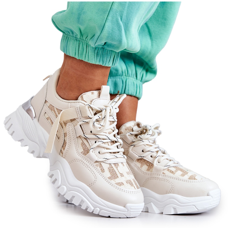 Tennarit massiivisella pohjalla Beige tyyliisi