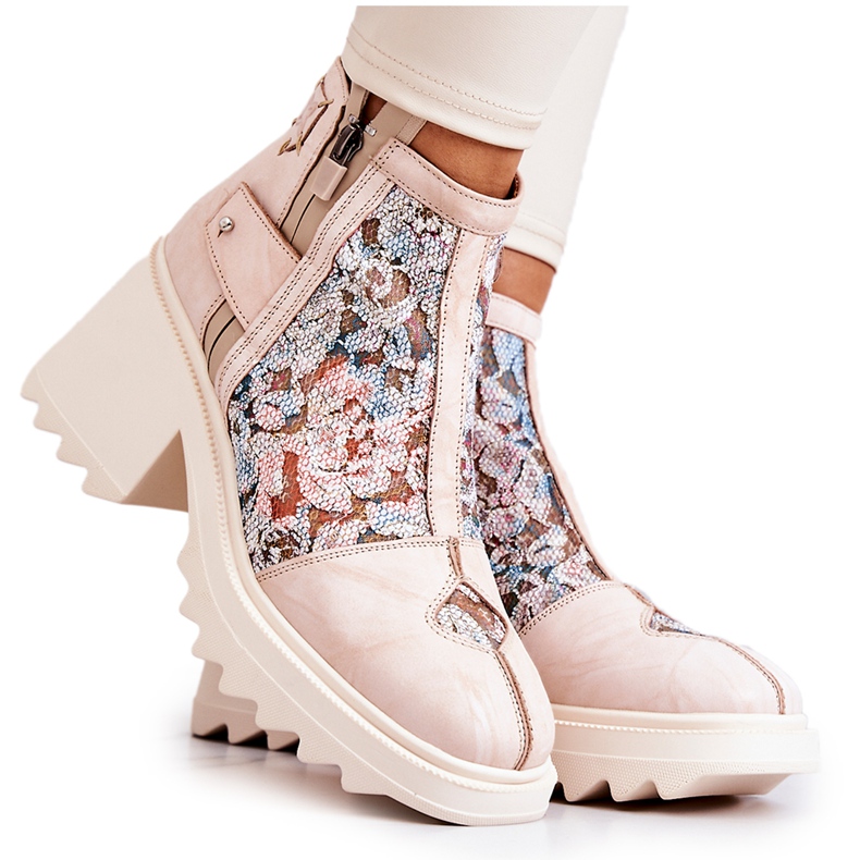 Nahkasaappaat massiivisessa postauksessa Maciejka beige 05325-04