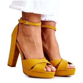 FM1 Suede Sandaalit On A Post Keltainen Lanelle