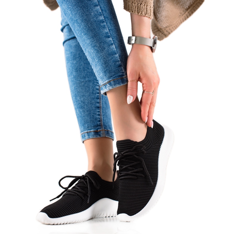 TRENDI Kevyet urheilukengät musta