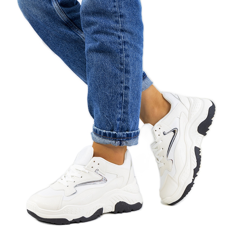 Badillon kiiltävät valkoiset lenkkarit valkoinen hopea