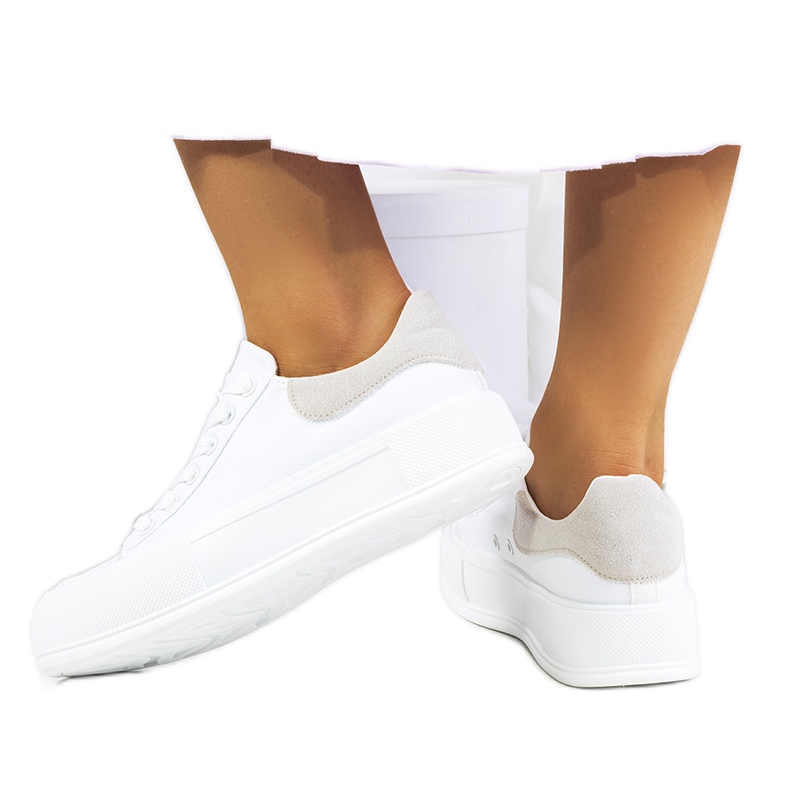 Valkoiset lenkkarit Venancia-alustalla valkoinen