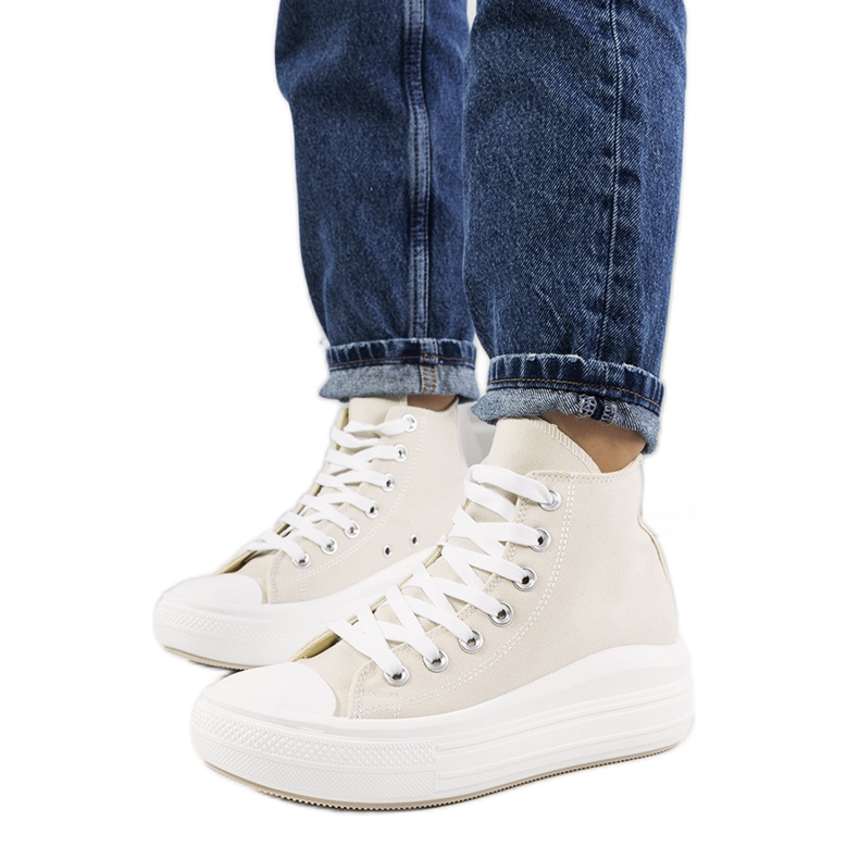 Beiget lenkkarit korkealla Tirado-pohjalla