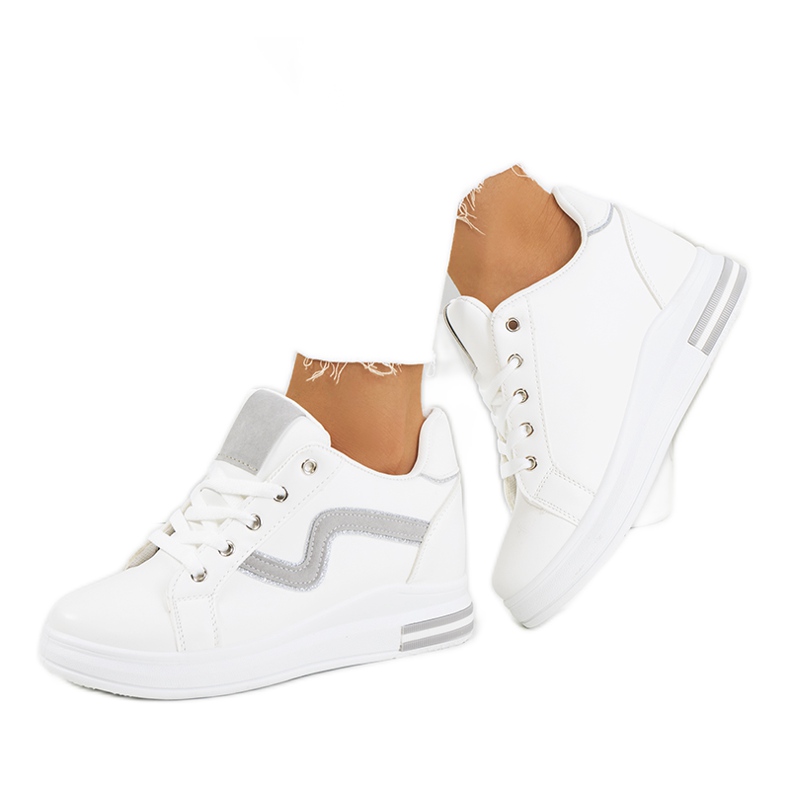 Valkoiset tennarit Piazza-kiilassa valkoinen