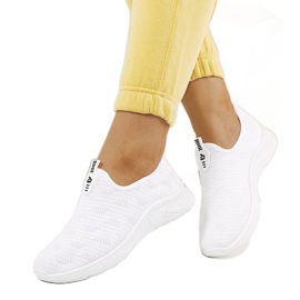 Abbyn valkoiset tennarit valkoinen