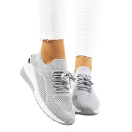 Harmaa lenkkarit kiilassa Sabelia