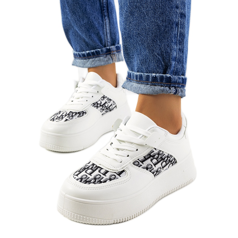 Valkoiset lenkkarit Worden-alustalla valkoinen