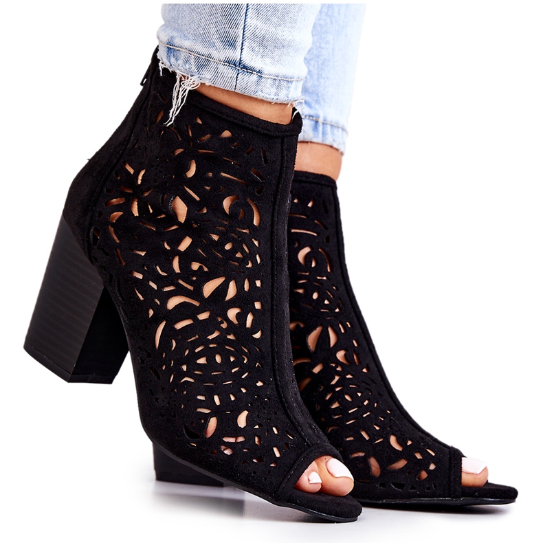 FB1 Mustat harjakattoiset saappaat Post Bretagnessa