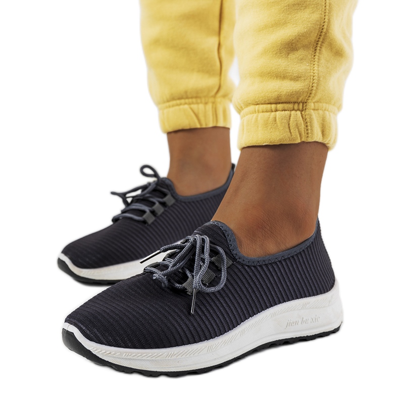 Floydin harmaat urheilukengät