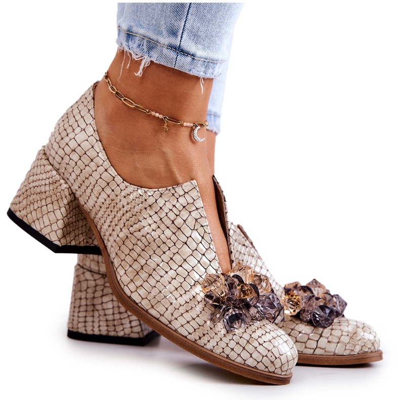 PA2 Tyylikkäät nahkaiset korkokengät beigellä Delaver-koristeella